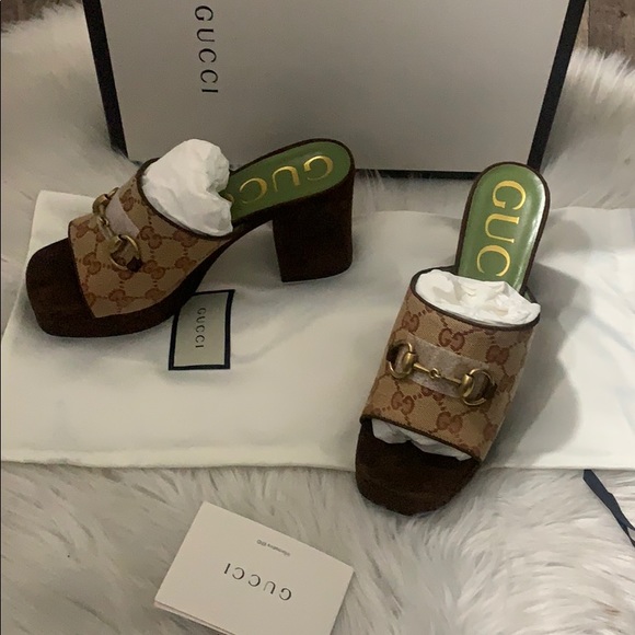 Gucci
36.5
Heel 2.4 in
Platform 0.4 in - Picture 1 of 12